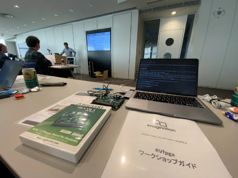 FPGAを使った作業をしている